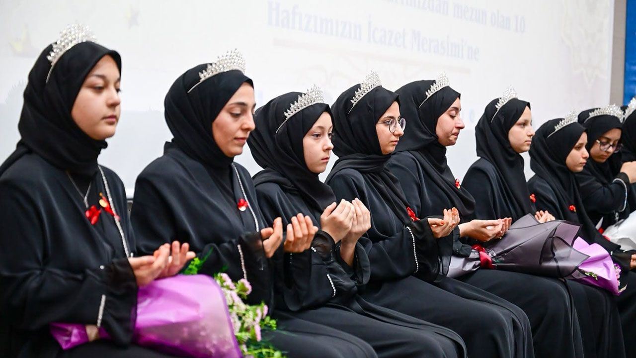 Kırklareli’de hafızlar taç giydi