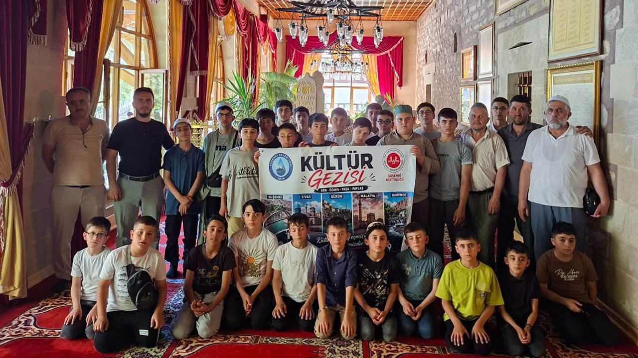 Suşehri'de hafızlık öğrencileri gezide buluştu