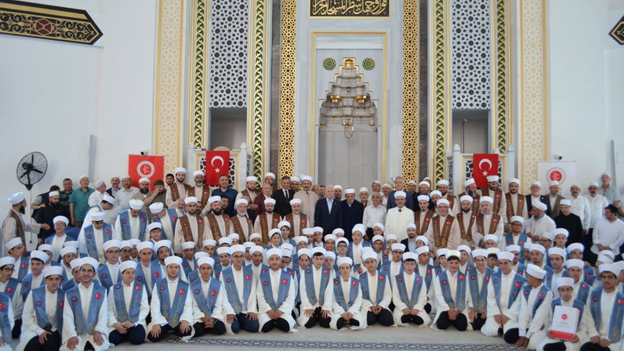 Esenler'de icazet alan 105 hafız umreye gönderilecek