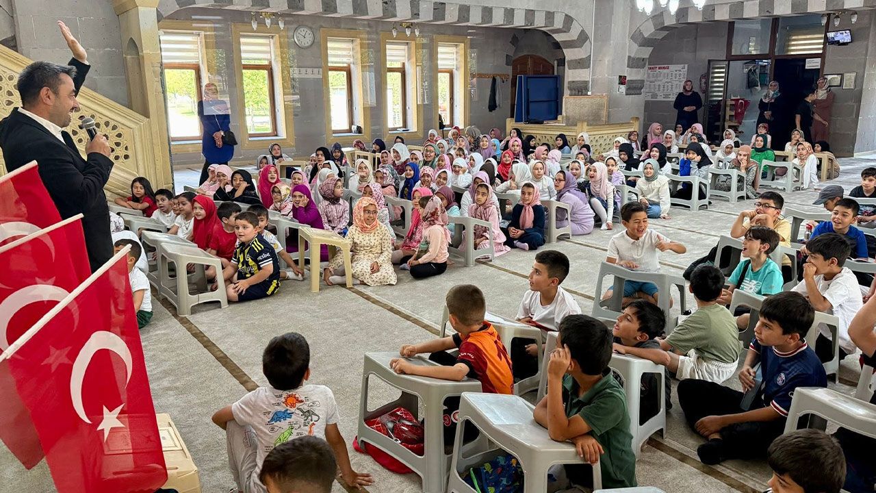 Ayvaz: Çocuklarımız milli ve manevi değerlerle yetişiyorlar