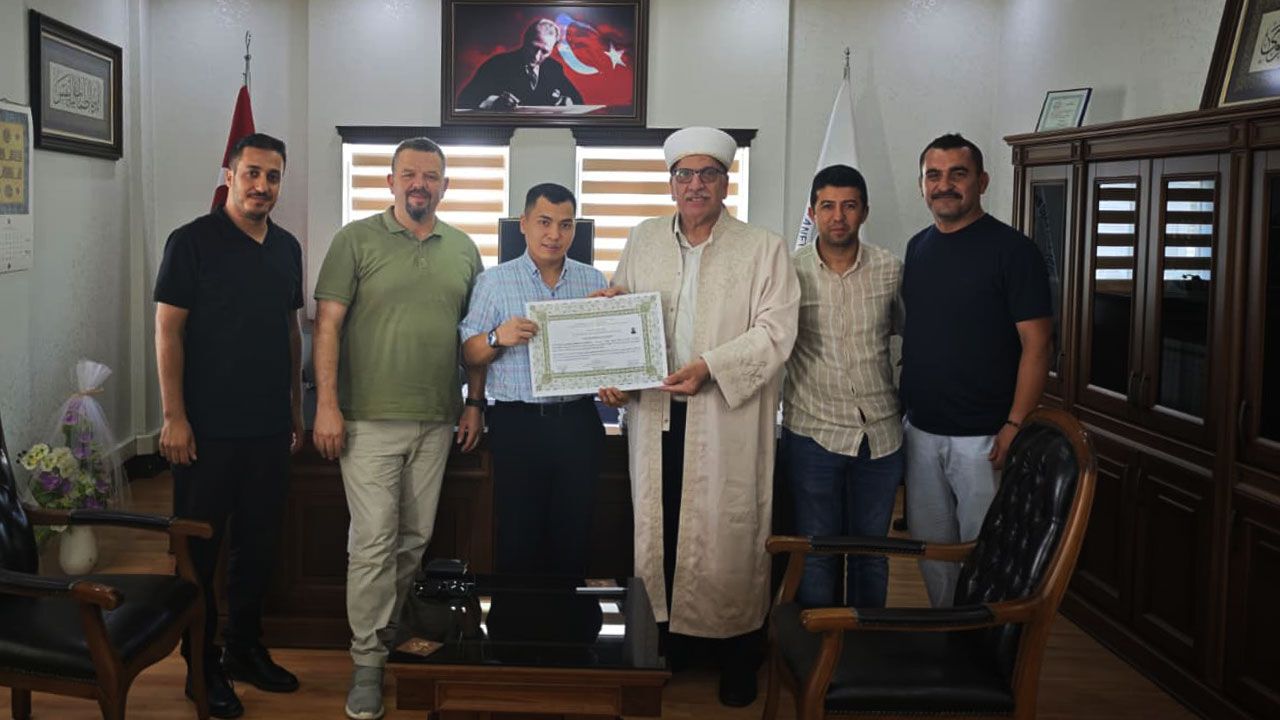 Kırgızistanlı Tulekeev Serik'te Müslüman oldu