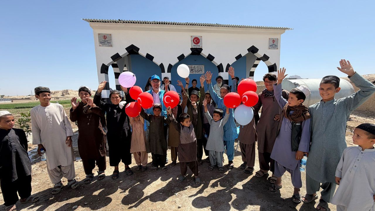 TDV Afganistan'da 23 su kuyusu ve çeşme açtı