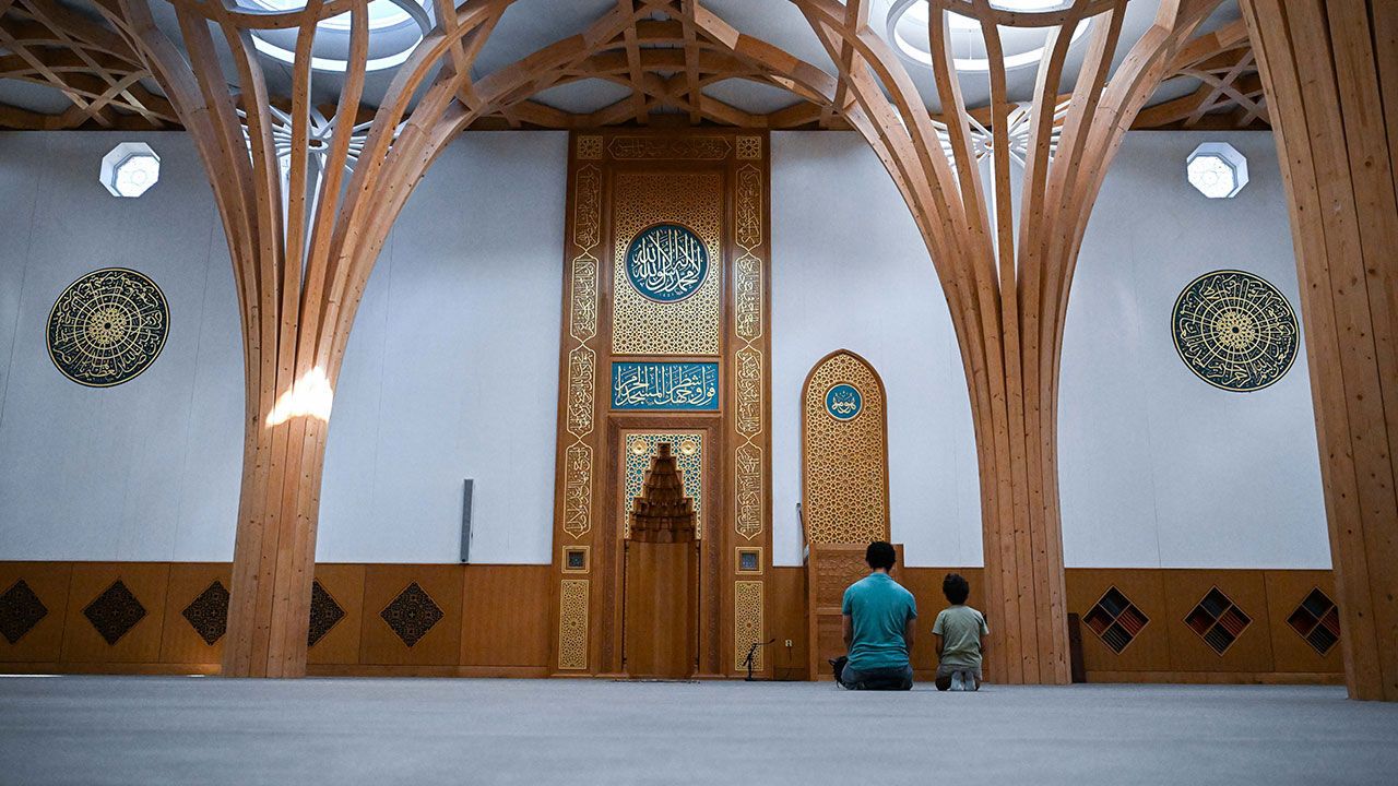 Cambridge Merkez Camii'nde tarihi ziyaret