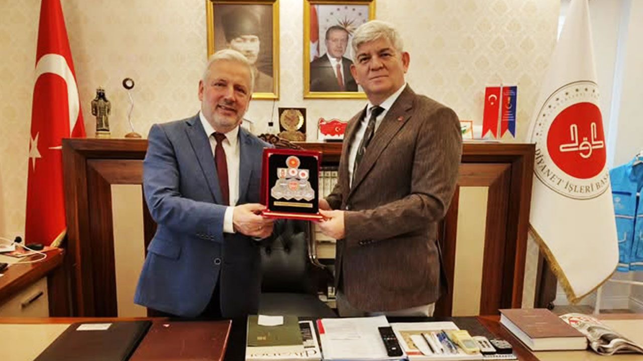 TSK Güçlendirme Vakfı'ndan Müftü Yılmaztürk'e plaket