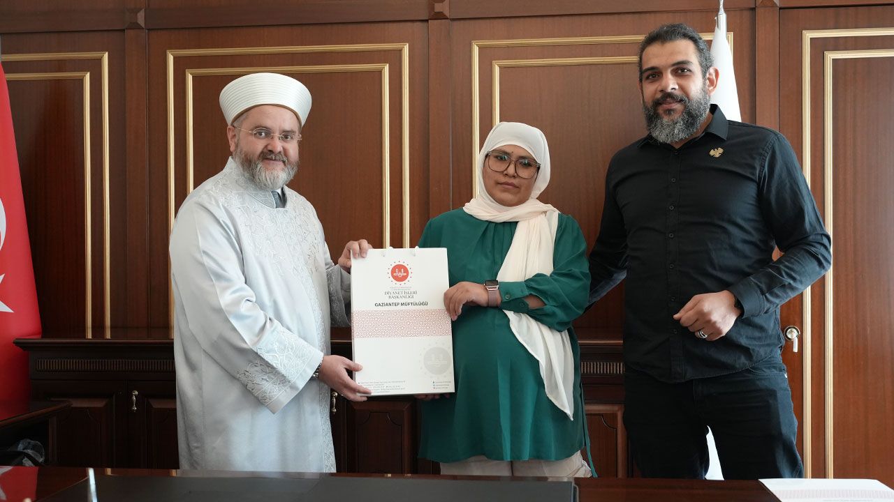 Bolivyalı Eva, Gaziantep'te Müslüman oldu