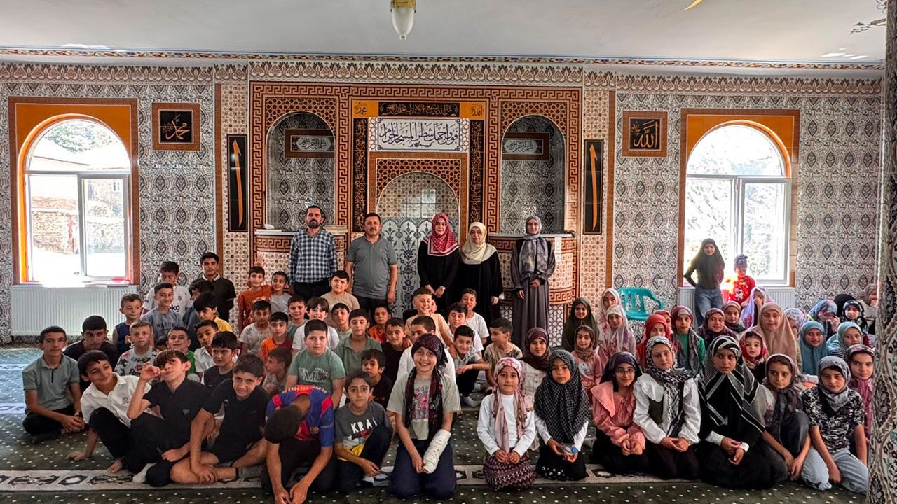 Hakkari'de 12 binin üzerinde öğrenci yaz Kur'an kurslarında eğitim alıyor