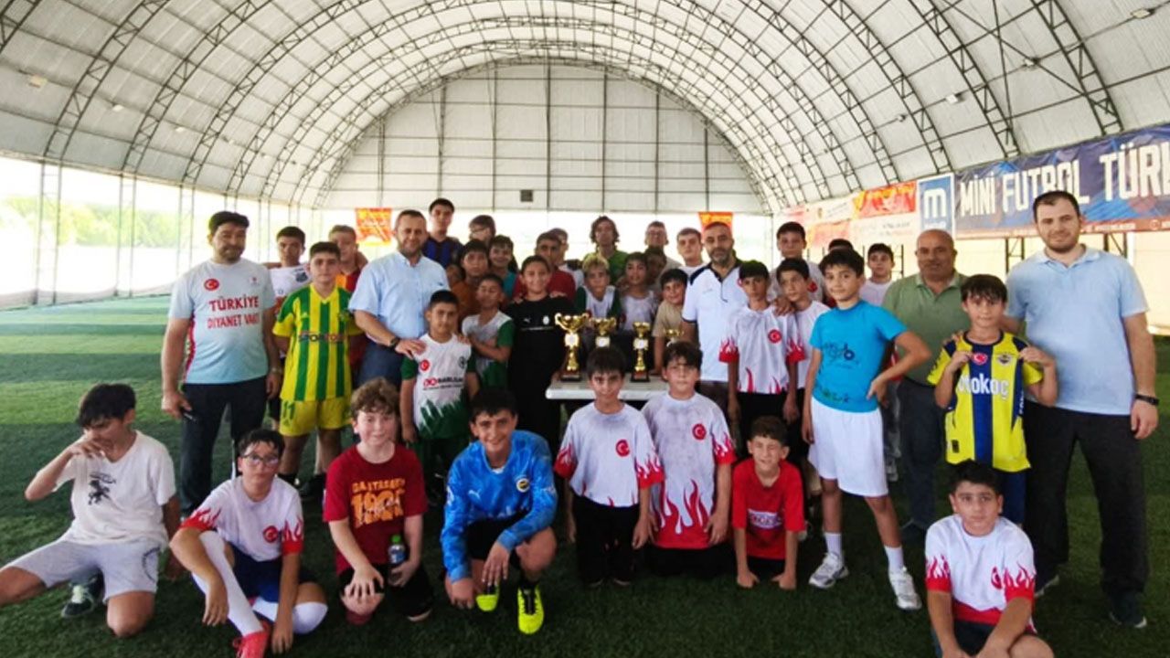 Erdemli'de Yaz Kur'an Kursları Futbol Turnuvası tamamlandı
