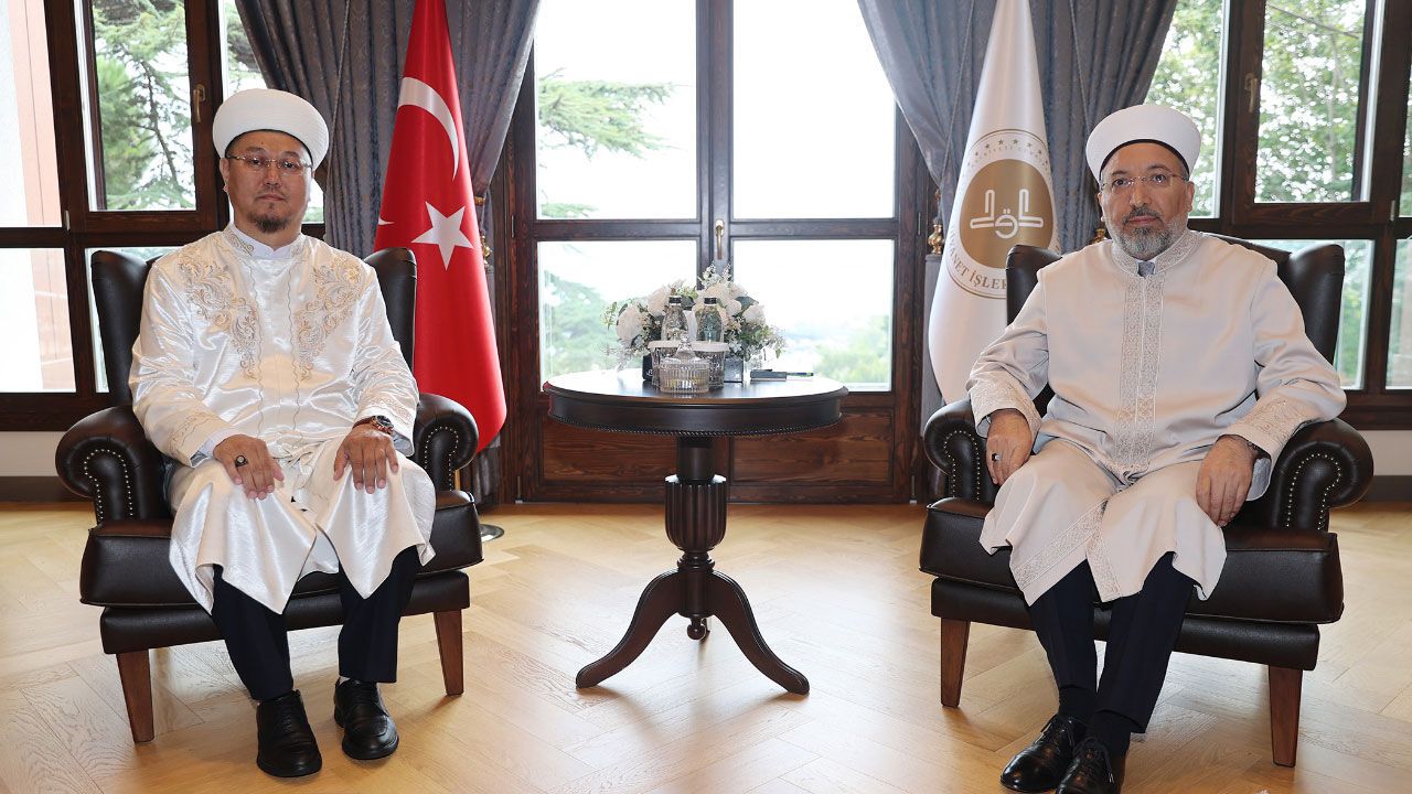 Kırgızistan Müslümanları Dini İdaresi Başkanı Zakirov'dan Prof. Dr. Arpaguş'a hayırlı olsun ziyareti