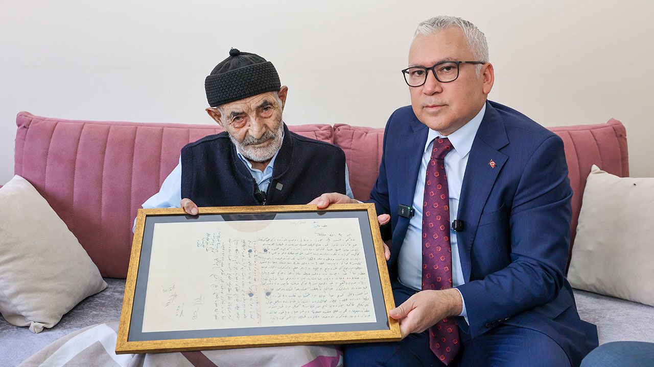 Esir düşen askerlerin yazdığı mektuplar 113 yıl sonra ailelerine teslim edildi
