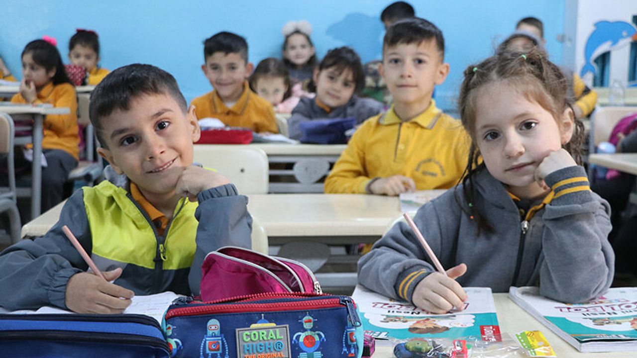 Kamuda çalışan ebeveynlere günlük 3 saat uyum eğitimi izni