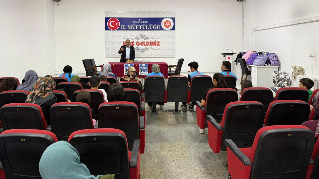 Müftülükten öğrencilere kırtasiye desteği
