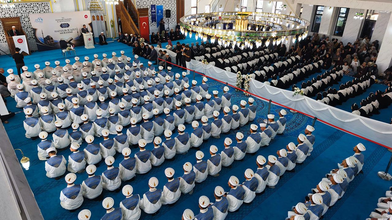 Hakkari’de 300 hafız icazet aldı