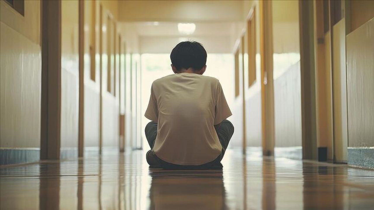 Akran zorbalığı çocukları ve ergenleri estetik ameliyatlara yönlendirebiliyor