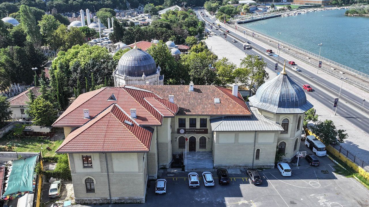 Reşadiye İmam Hatip Ortaokulu 115 yıldır tarihe tanıklık ediyor