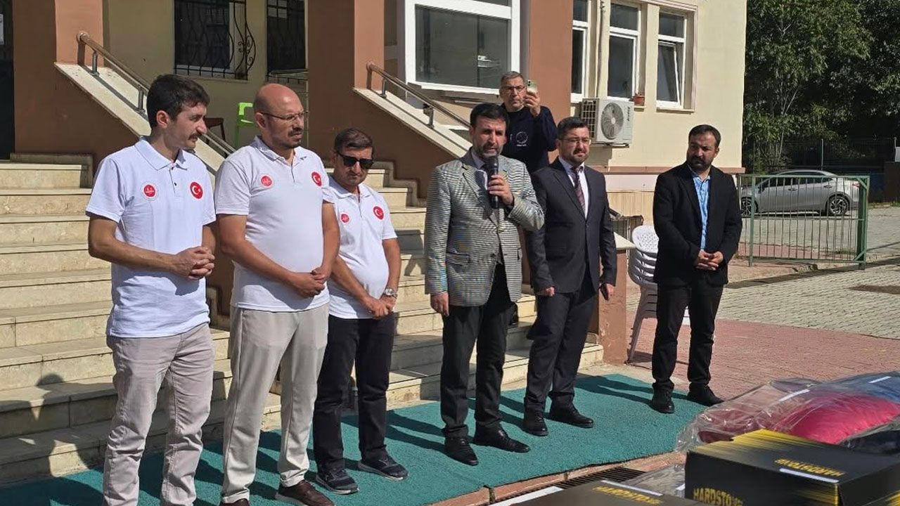 Doğanyol’daki öğrencilere bot ve mont desteği